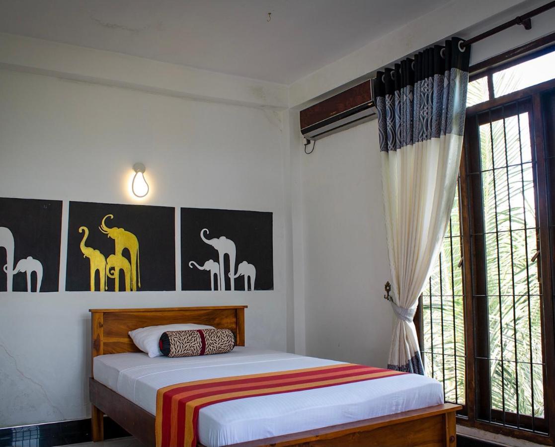 Gold Crown Residence Dambulla Bagian luar foto