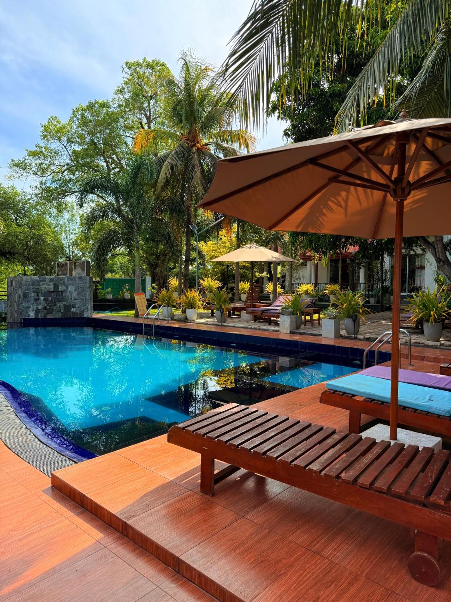 Gold Crown Residence Dambulla Bagian luar foto