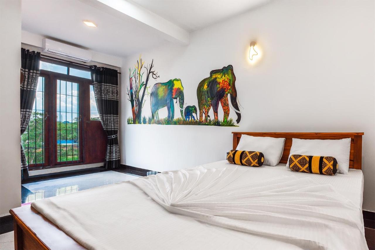 Gold Crown Residence Dambulla Bagian luar foto